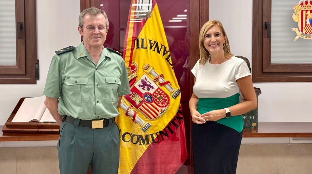 La consellera Salomé Pradas es reunix amb el general cap de l’àrea VI de la Guàrdia Civil a la CV