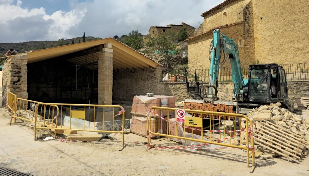 Avancen les obres de millora del llavador de Portell