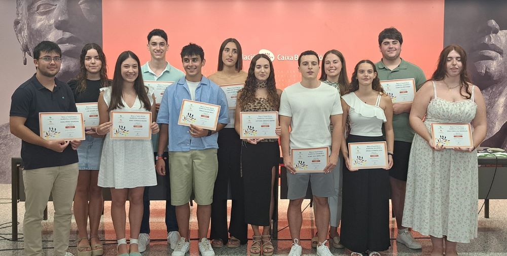 Caixa Benicarló aporta 14.400 euros en beques a estudiants universitaris