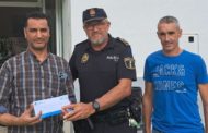 La Policia Local d'Alcalà-Alcossebre lliura al seu propietari 3.970 euros extraviats en un caixer