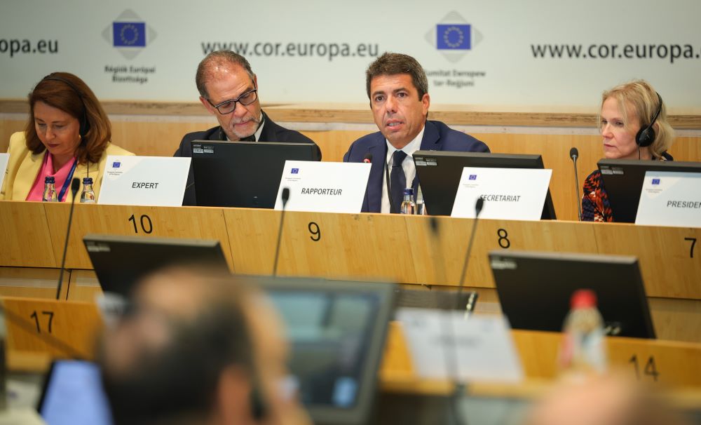 Mazón proposa millorar la competitivitat agrícola integrant condicions comercials i seguretat