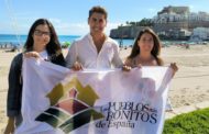 Peníscola celebra el Dia dels Pobles més Bonics d'Espanya amb la hissada de la bandera