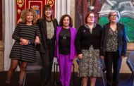 La Diputació dialoga i reflexiona sobre el tràfic de dones al costat de Mabel Lozano