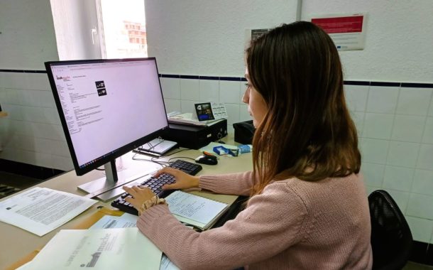 Camarero destaca l'impacte del procés de regularització en les dades d'atur i exigeix al Govern més recursos