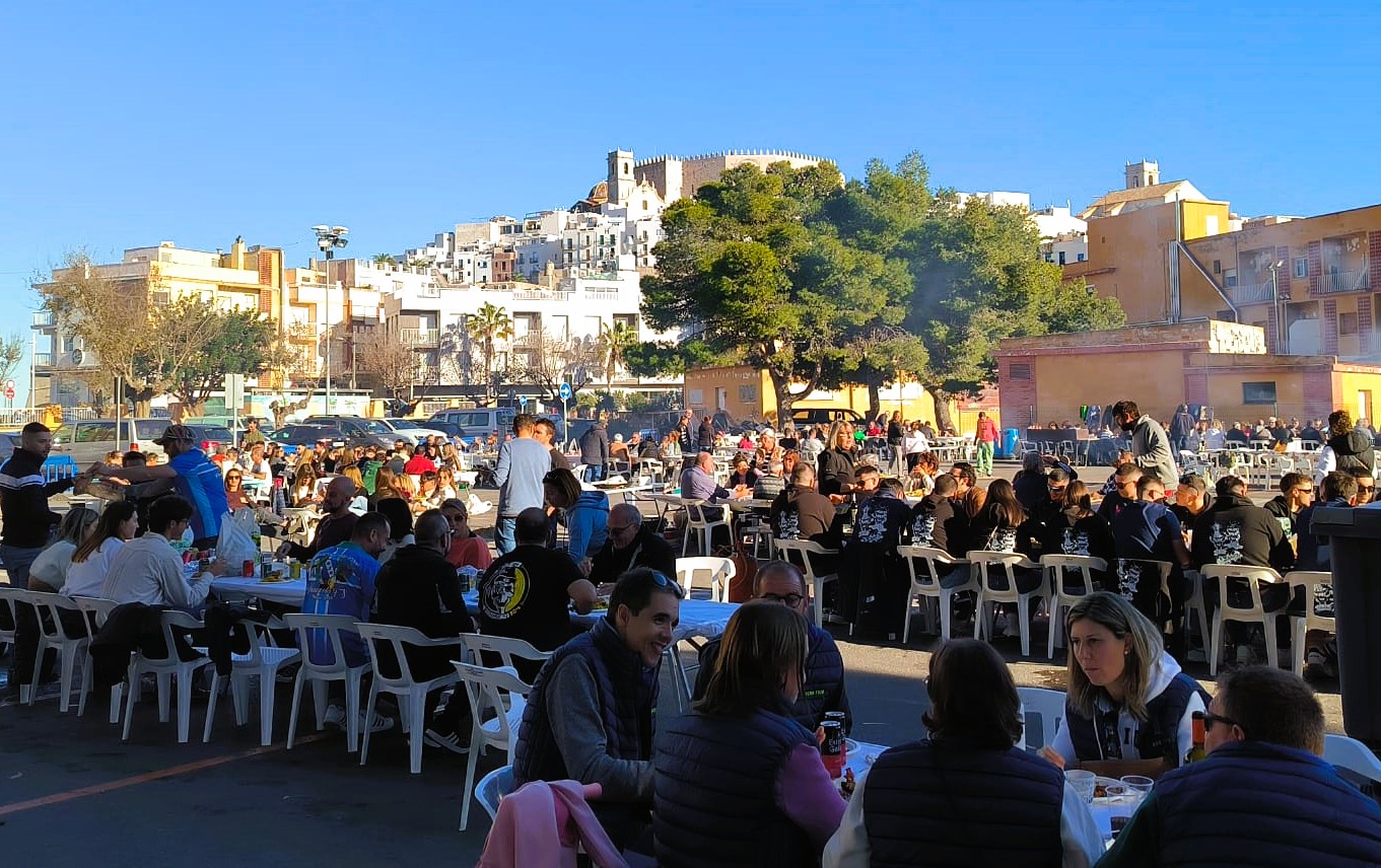 Peníscola celebra el Dia de les Paelles «més solidari»