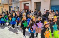 La desfilada del CEIP Lo Campanar i la Unitat de Respir obri el Carnaval d'Alcalà