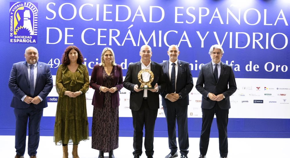 Marta Barrachina enaltix la innovació i la qualitat del clúster ceràmic en el Premi Alfa d'Or