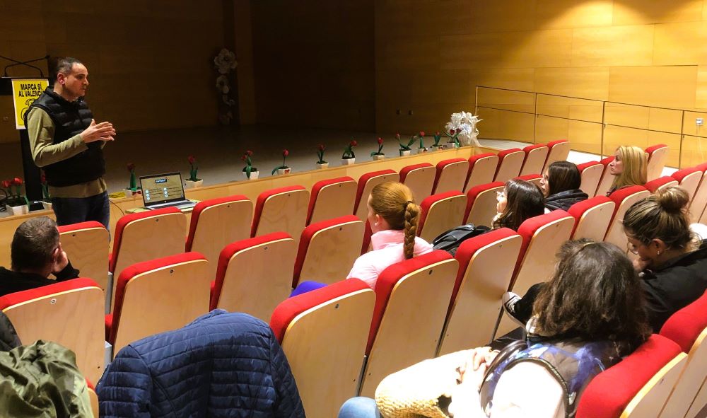 «Famílies pel valencià» organitza una xarrada informativa en Santa Magdalena
