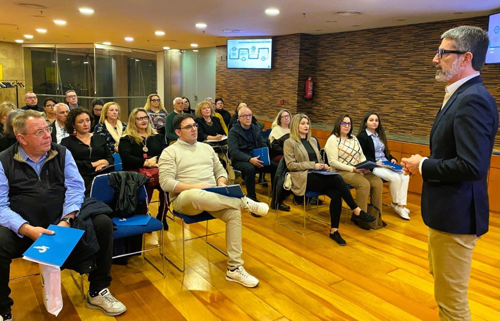 L'aeroport de Castelló presenta el catàleg de rutes per a la campanya d'estiu a les agències de viatges