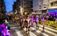 Vinaròs brilla amb la primera gran desfilada del Carnaval