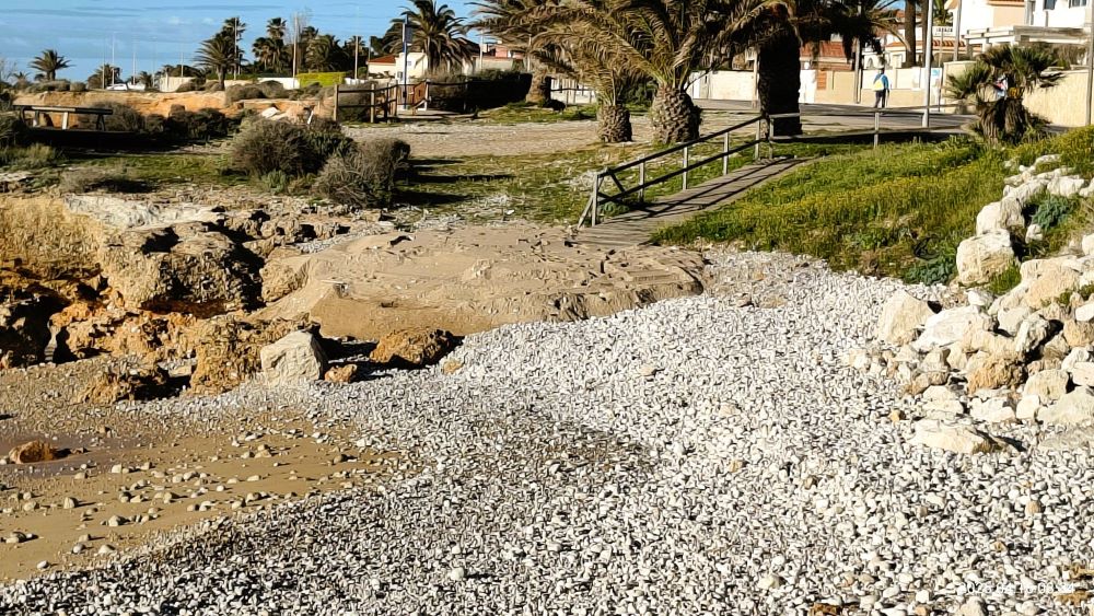 La Regidoria de Costa Nord, Costa Sud i Ermita de Vinaròs adequa les cales i platges
