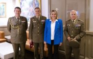 Marta Barrachina rep al tinent general Luis Sáez Rocandio