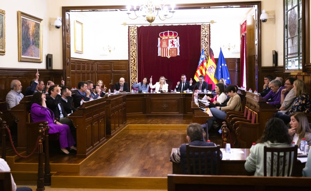 El PSPV arranca un acord perquè cap poble turístic perda recursos per la decisió de Mazón de reduir el FdC