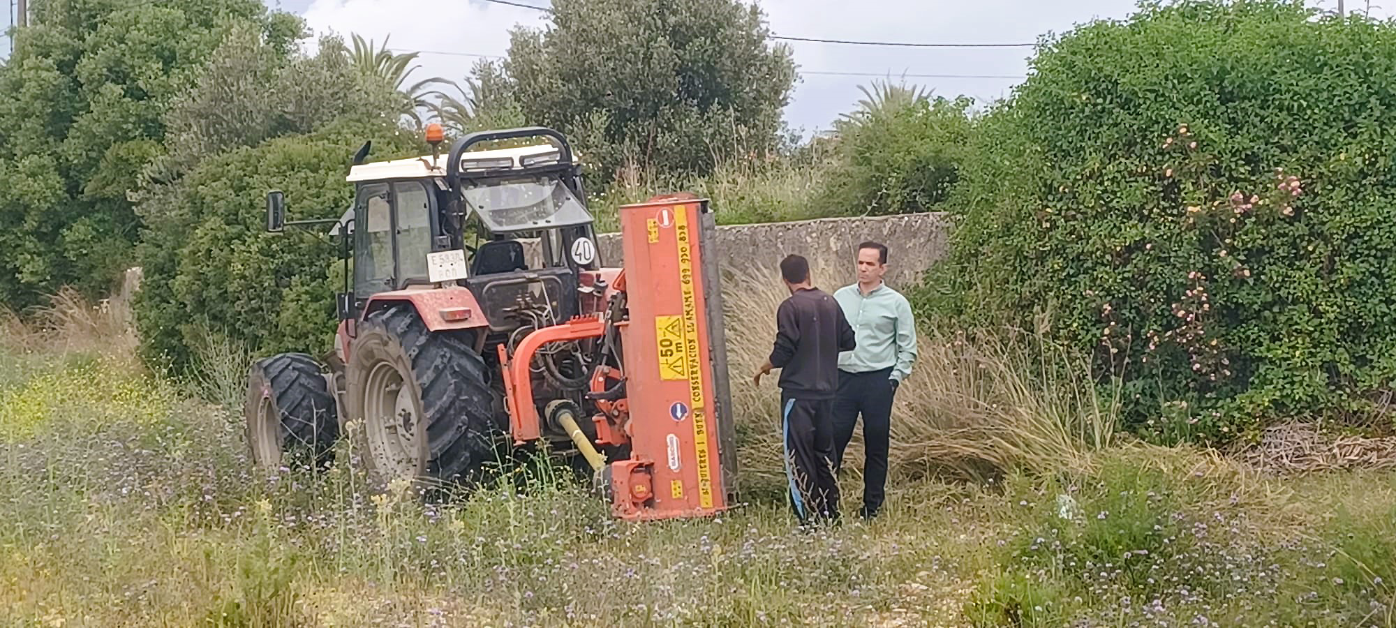La Regidoria d'Obres i Serveis de Vinaròs inicia les tasques de desbrossament dels barrancs i rieres