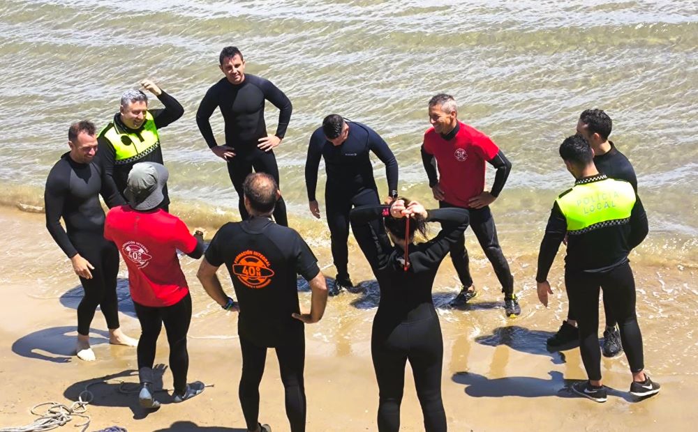 La Policia Local d'Alcalà-Alcossebre es forma per a actuar en rescats aquàtics