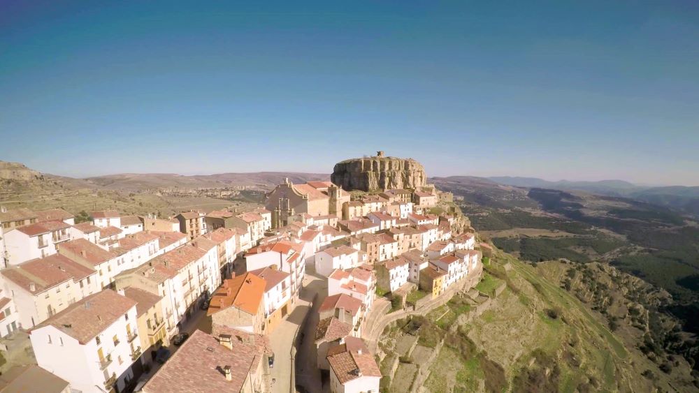 Ares del Maestrat organitza nous tallers temàtics per a aprendre jugant en família