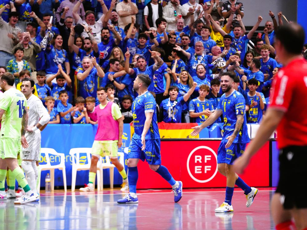 El Servigroup Peníscola FS torna a ser líder de Primera després de superar al Barça (3-2)
