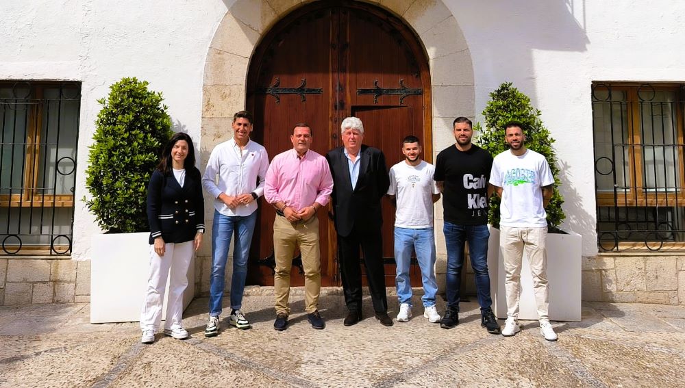Festes homenatja al Servigroup Peñíscola FS i li oferix ser el Mantenidor de les Festes Patronals