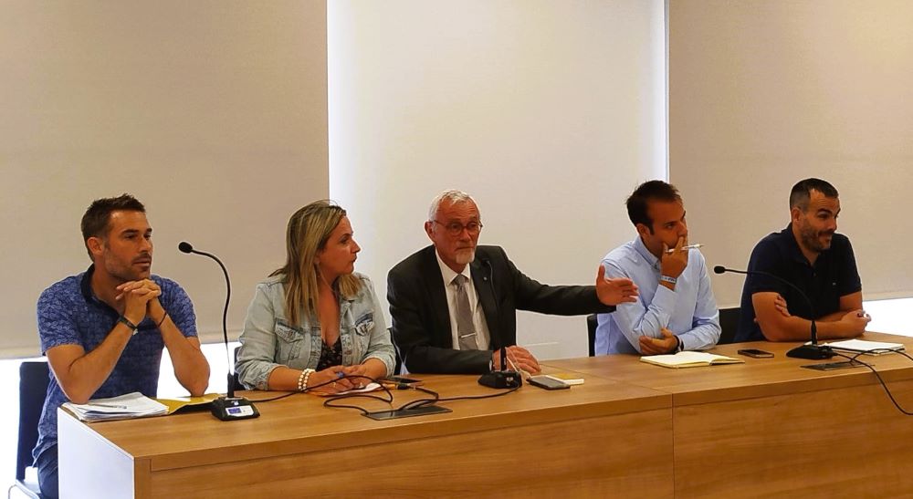 L’AMPA del Ramon Cid exigix la retirada de la declaració de lesivitat i una partida de manteniment per al centre