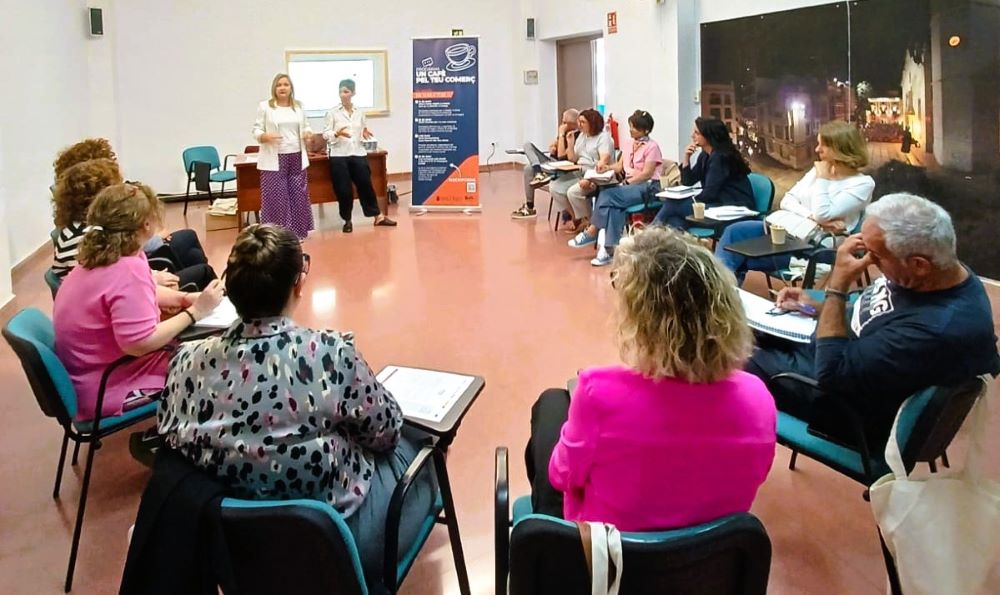 Comença a Benicarló el programa «Un café pel teu comerç» amb una sessió dedicada al Click & Collect
