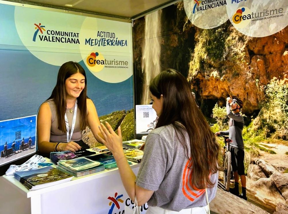 Turisme promociona els recursos i rutes de cicloturisme en la fira que celebra el sector a València