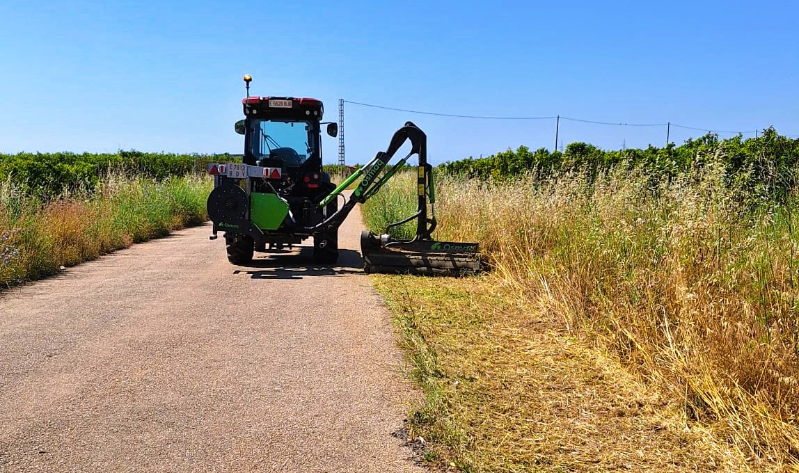 Vinaròs desbrossa els camins rurals