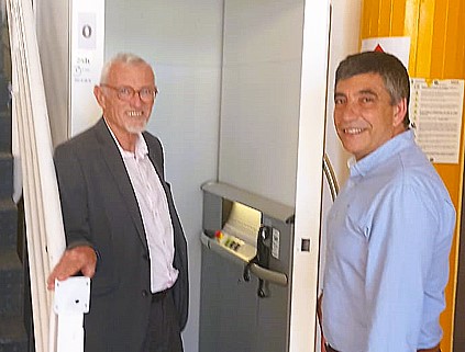 El pavelló poliesportiu de Benicarló millora la seua accessibilitat amb un nou ascensor