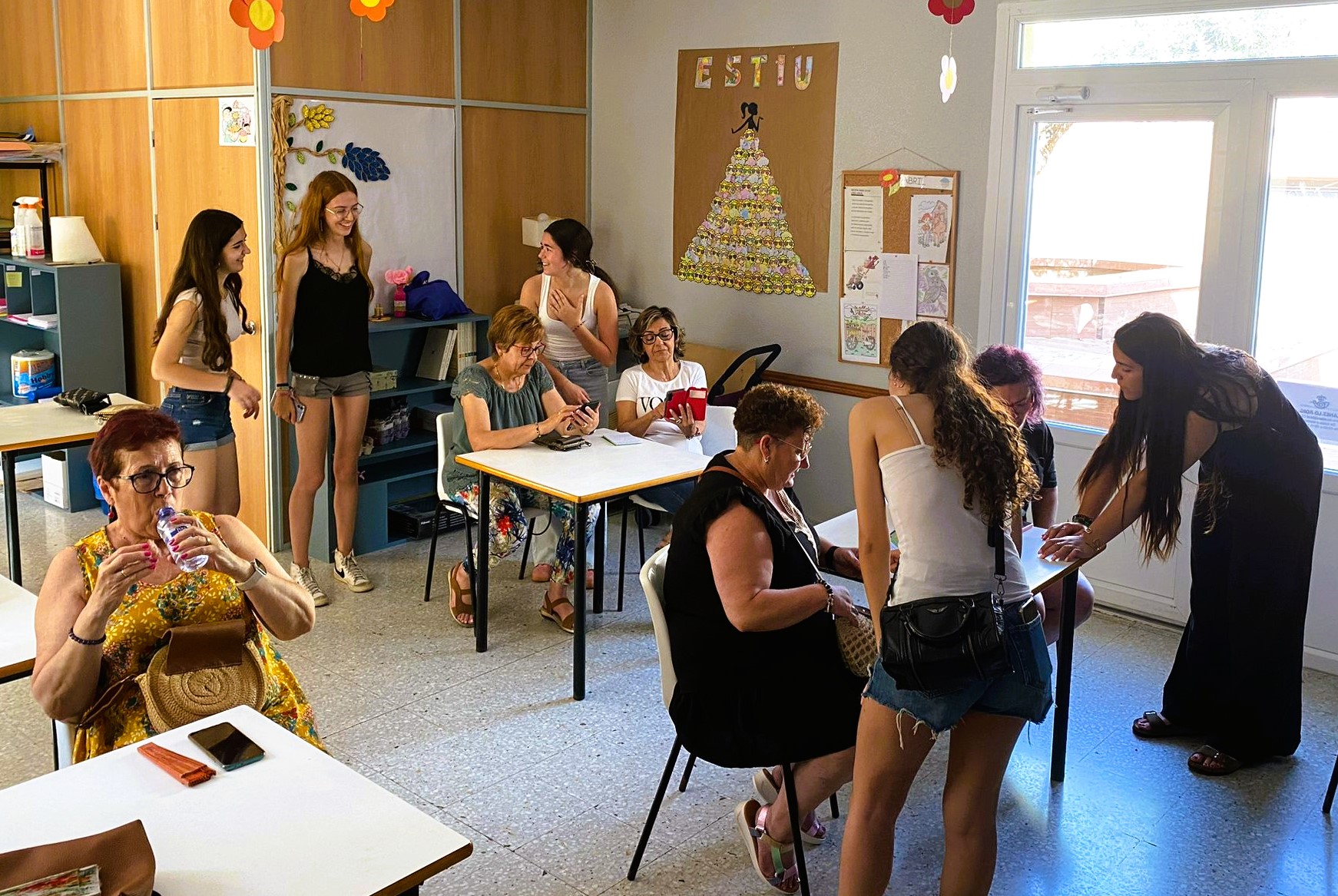 La Unitat de Respir de Canet lo Roig participa en la iniciativa «Tiretes digitals, curem la bretxa digital»
