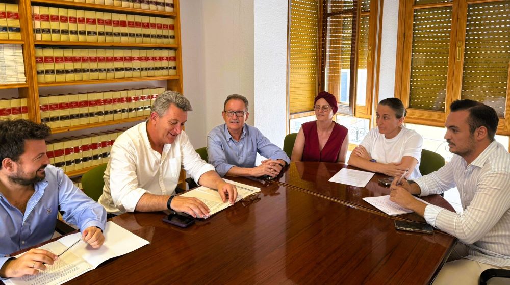 El titular d'Infraestructures visita Alcalà-Alcossebre per a celebrar una reunió de treball