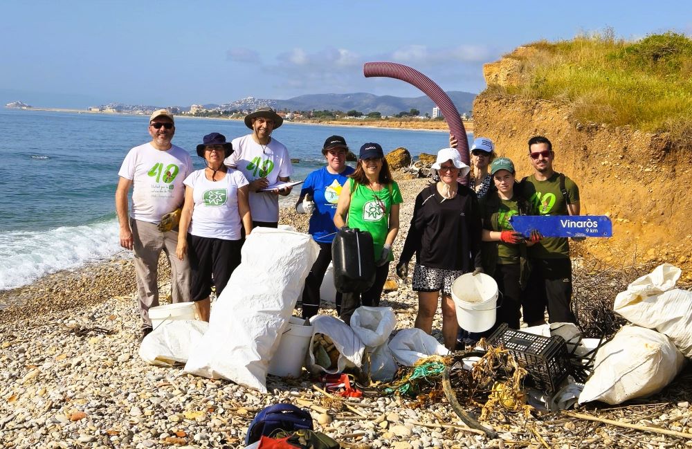 Retirats 150 kg de residus a la platja del Surrach de Benicarló