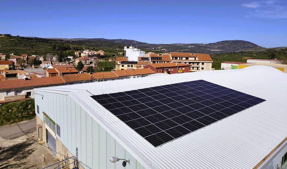 Benassal reduirà la factura elèctrica en 15.000 euros anuals amb la 1a instal·lació fotovoltaica