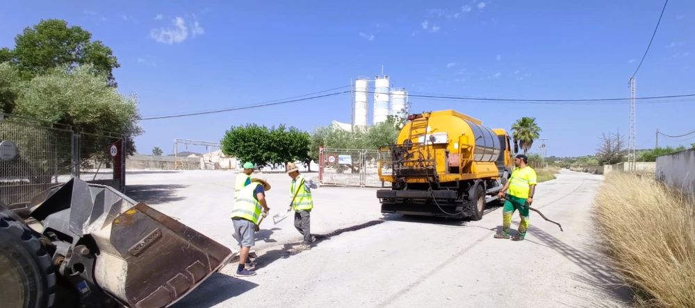 La Regidoria d'Agricultura de Vinaròs continua amb les feines de millora dels camins rurals