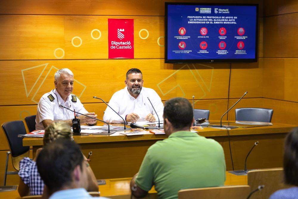 El Consorci de Bombers de Castelló impulsa un pla de formació municipal per a la gestió d'emergències
