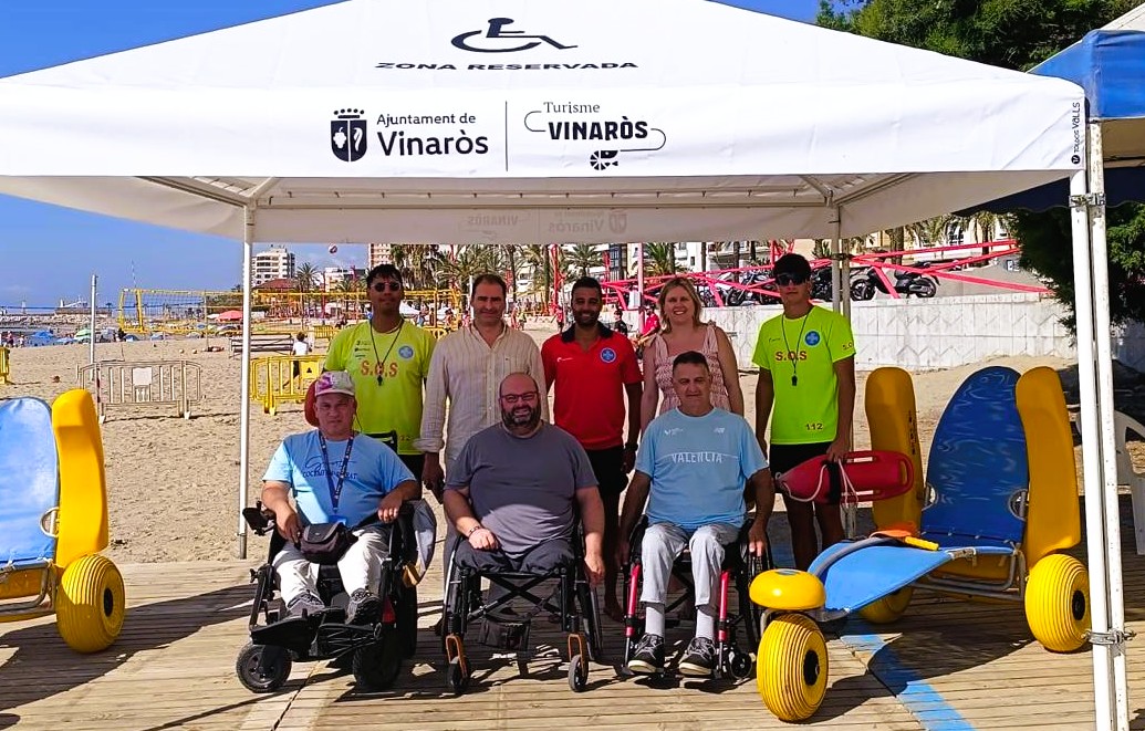 Vinaròs millora la qualitat dels serveis de la platja per a les persones amb mobilitat reduïda