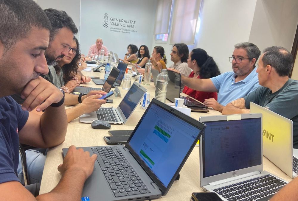 Educació trasllada als sindicats les instruccions per a l'inici de curs
