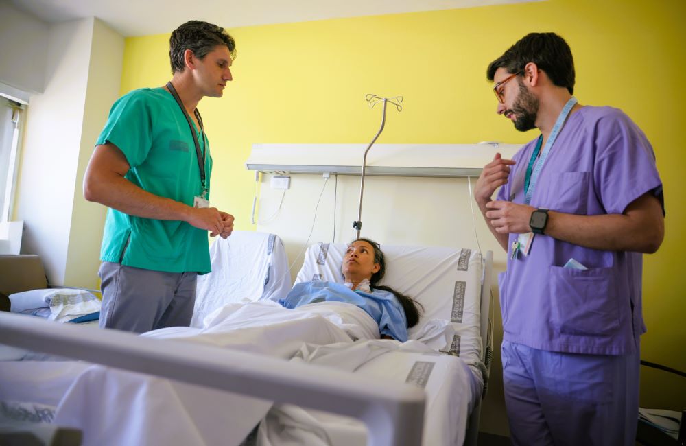 L'Hospital La Fe opera el cor d'una pacient a través de quatre incisions mínimes en coll i pit