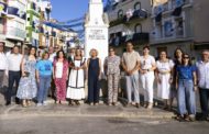 Marta Barrachina compartix al costat dels veïns de Cabanes les Festes de l'Aigua