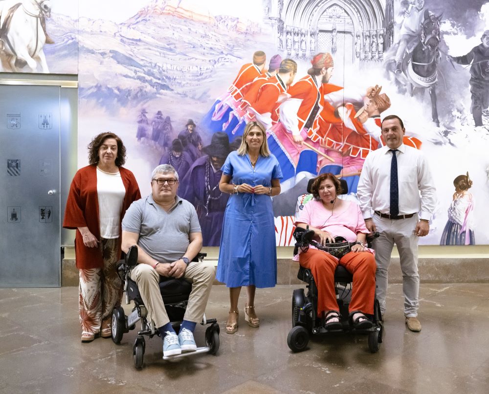 Marta Barrachina trasllada a Adela el suport per a reclamar millors recursos per als pacients d'ELA