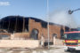 Un reten vigilarà durant la nit possibles conats de l'incendi industrial de Vinaròs
