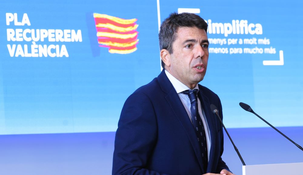 Mazón: «Impulsem la transformació administrativa per a simplificar tràmits»