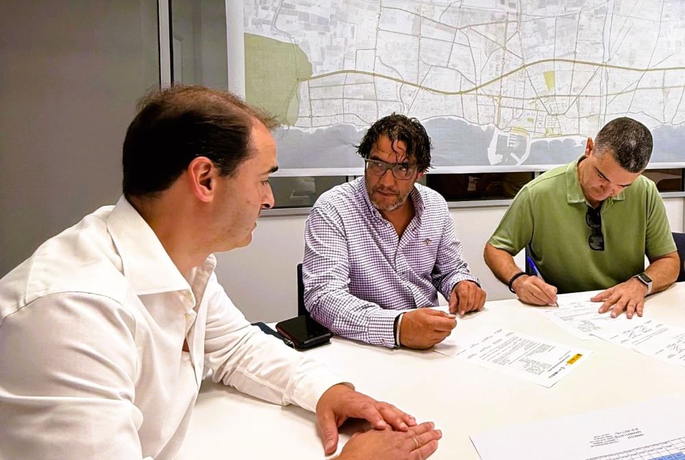 L'Ajuntament de Vinaròs signa el contracte per a remodelar el carrer de Sant Josep