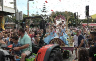 FESTES DE BENICARLÓ. GRAN DESFILADA DE CARROSSES I BATALLA DE CONFETI 24-08-2025