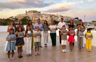 La Regidoria de Festes de Peníscola fa lliurament del Programa a la Reina i Cort d'Honor