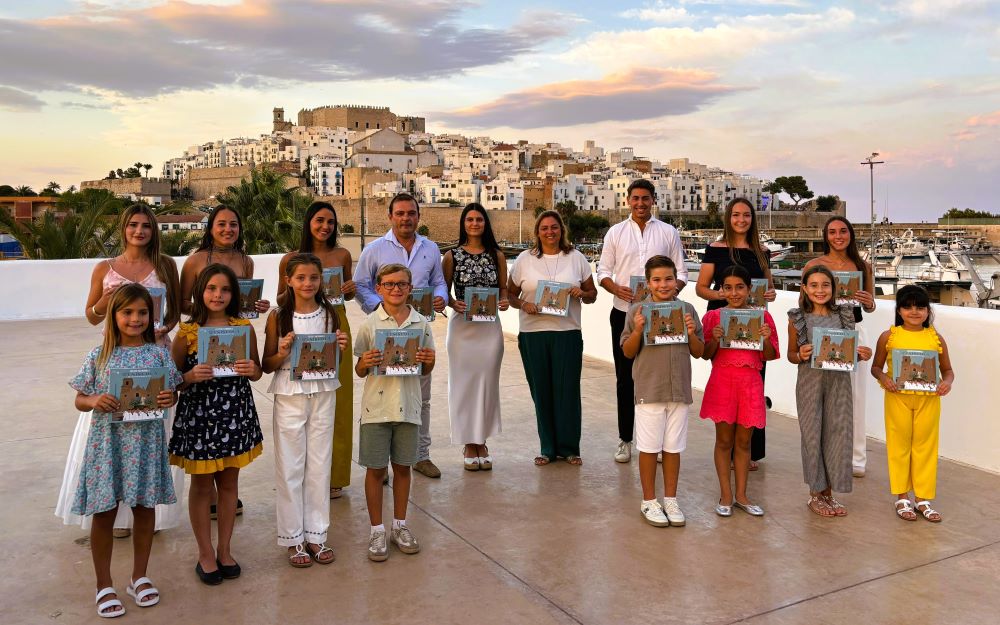La Regidoria de Festes de Peníscola fa lliurament del Programa a la Reina i Cort d'Honor