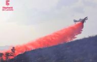 Els bombers treballen en l'extinció d'un incendi a Artana