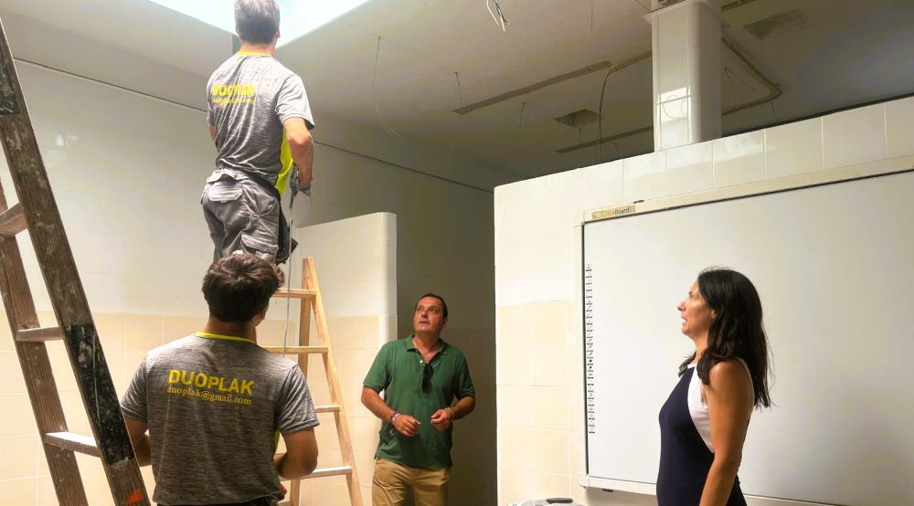 L'Ajuntament de Peníscola avança en la rehabilitació i reforma de més vestidors del pavelló poliesportiu