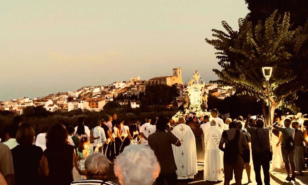 Centenars de veïns i veïns de Càlig celebren la festivitat de la Mare de Déu del Socors