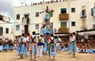 La pluja no deslluïx la celebració de la Nativitat de la Verge a Peníscola