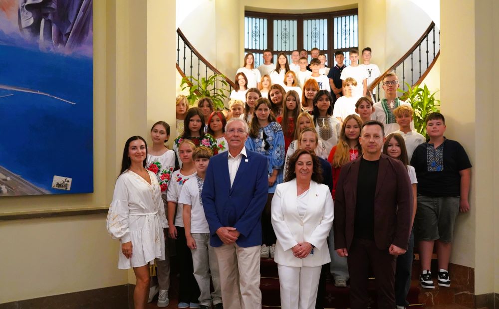 La Diputació de Castelló rep a 40 xiquets i xiquetes ucraïnesos del programa «Vacacions en Pau»