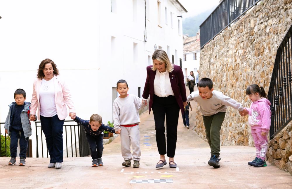 La Diputació afavorix la conciliació familiar als pobles xicotets amb noves ajudes per al servei d'UCF